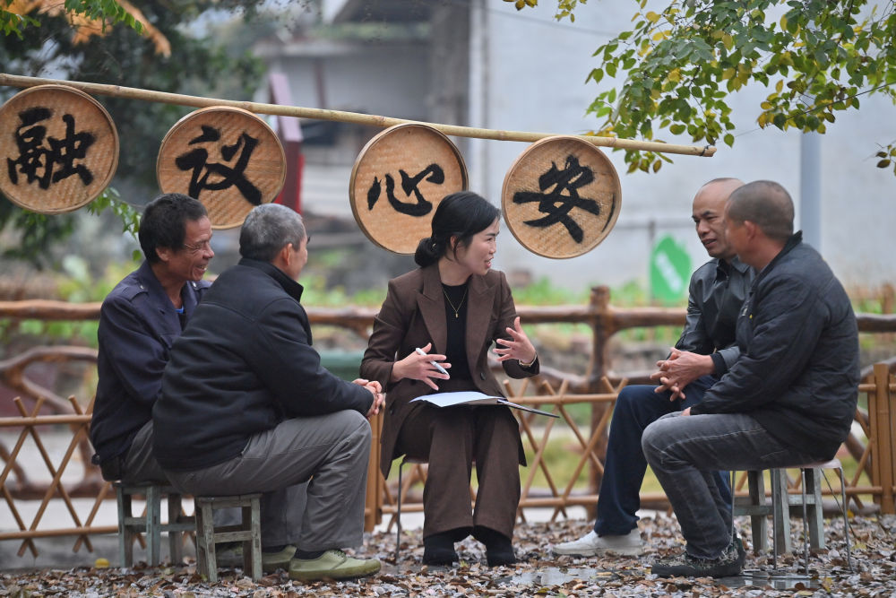 永远在路上——以习近平同志为核心的党中央引领全面从严治党向纵深推进