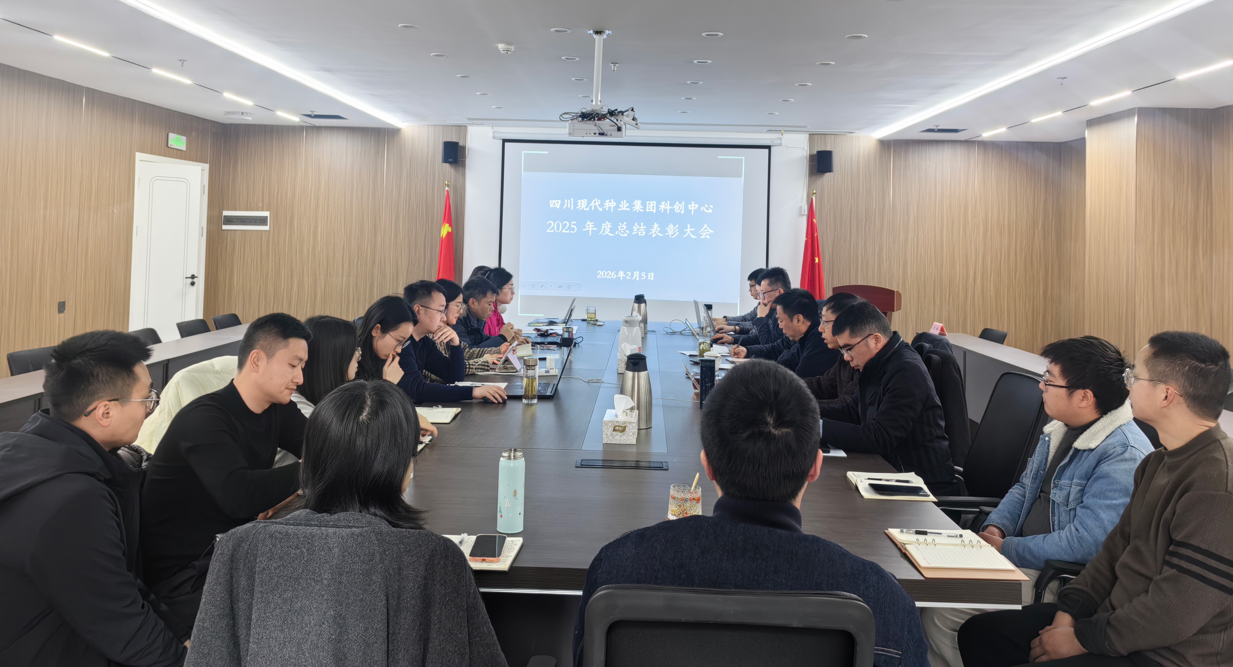 69906bba8a57f.jpg 科创总结会1 官网.jpg